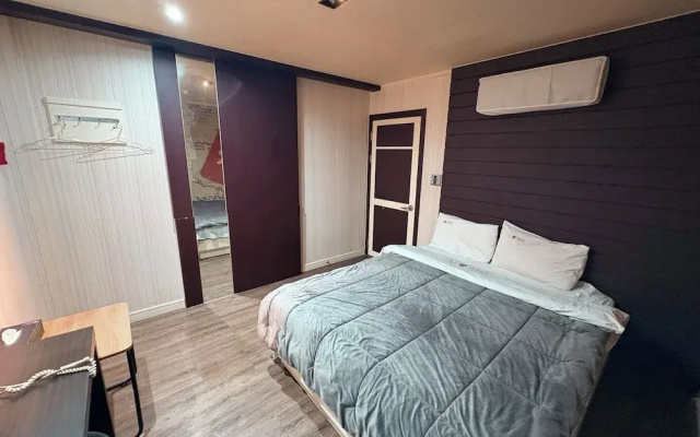 sharp motel