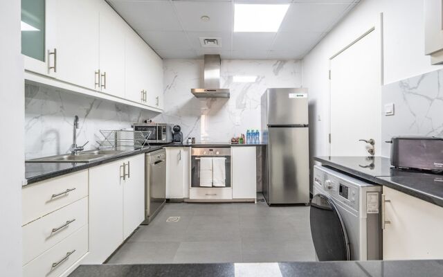 Luxury Waterfront Apartment with Beach Access