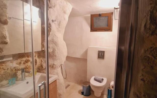 Anassa suites Cave 11