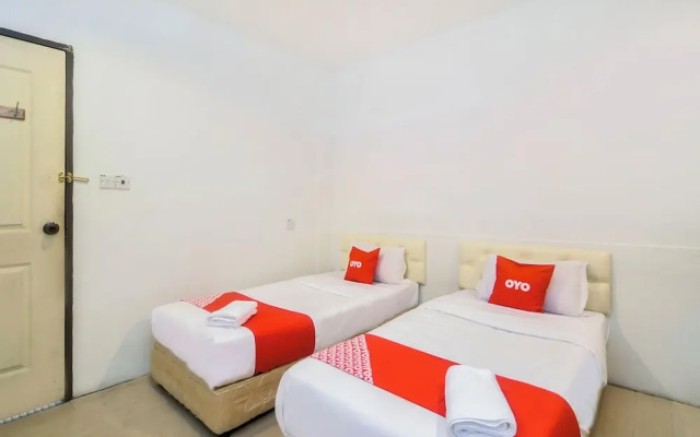OYO 44017 L & C Premium Stay