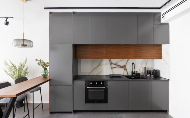 Skyline Serenity by tlv2rent