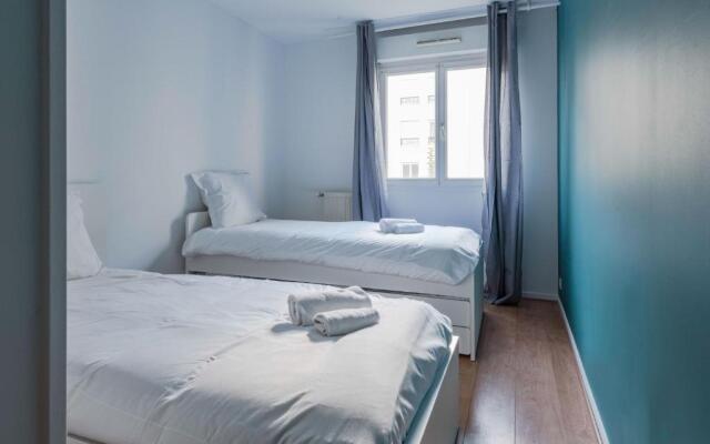 Standing apartment in Disneyland BMYGUEST