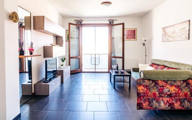Welcomely - Senyera Apartment
