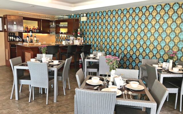 Shalom Hotel