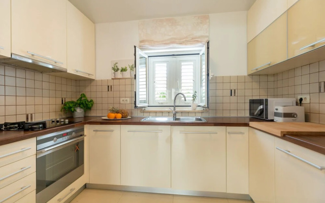 Hedera Estate Hedera A16