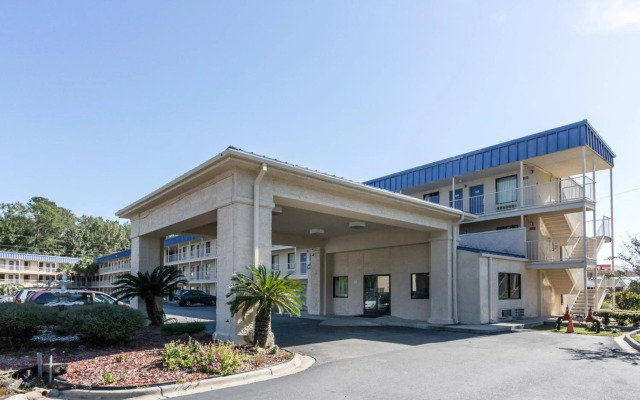 Motel 6 Pooler, GA - Savannah Airport