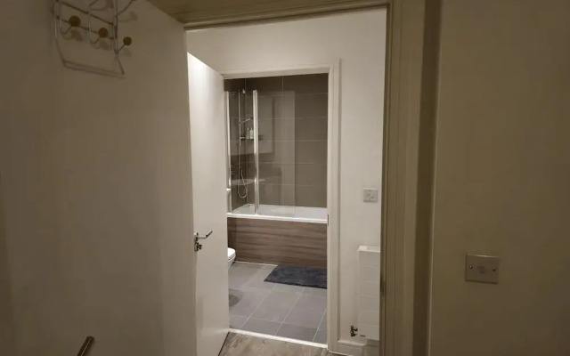 Luxurious 2-bed Haven in the Heart of Barking