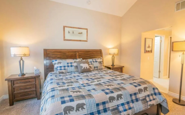 Viking Bear Lair Lakefront Condo