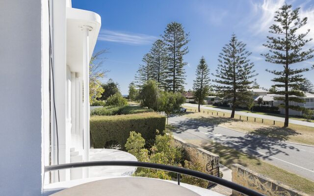 Cottesloe Beach Deluxe Apartment
