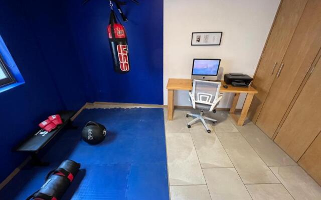 100MB Apt with Rooftop & Swimming Pool