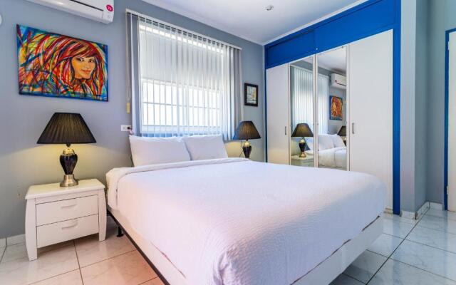 Large Villa With View! Private Pool Free Utilities!