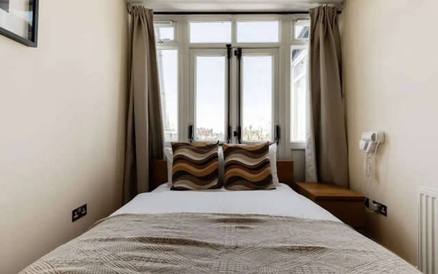 Warm Apartments in Queensway