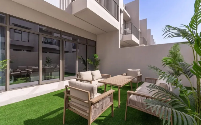 Classy 4-bedroom Villa With Spacious Balcony in Nad Al Sheba