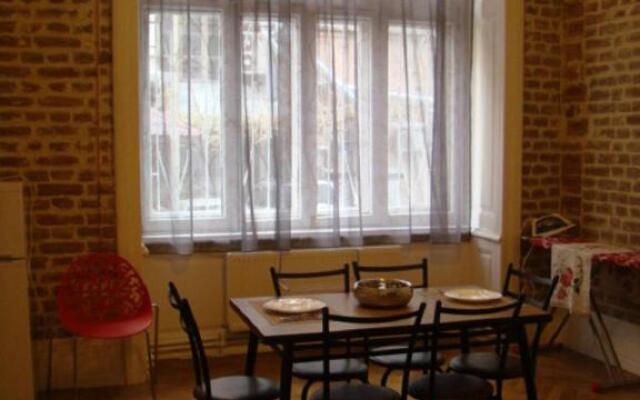 Apartment On Tabidze 3/5