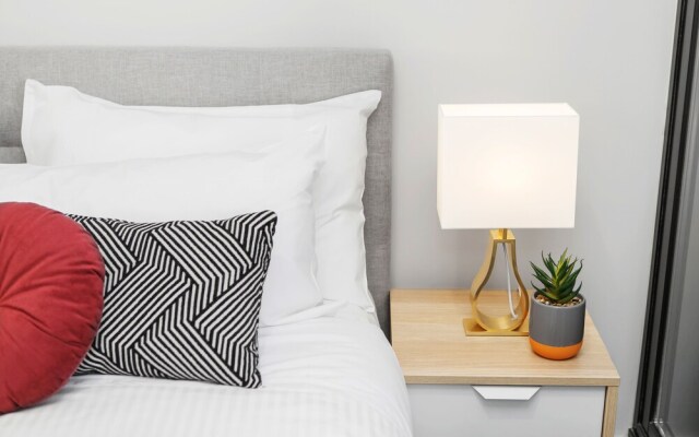 Ocean Views - Top Location - Parking - Restaurants