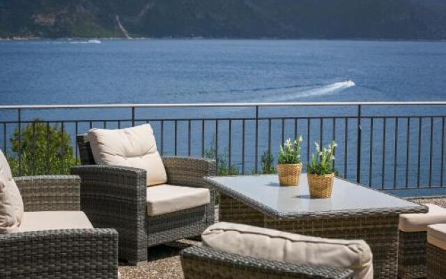 Martini Waterfront Suites