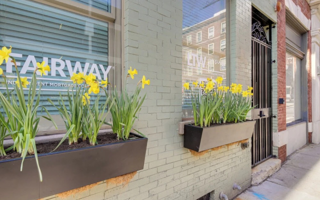 Stylish Dtwn Knoxville Condo w/ Rooftop Deck!