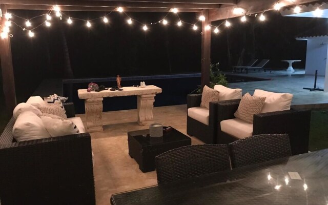 Villa in Metro Country Club
