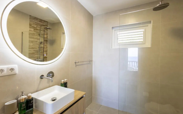 Caribbean Delight Villa With Stunning Pool View