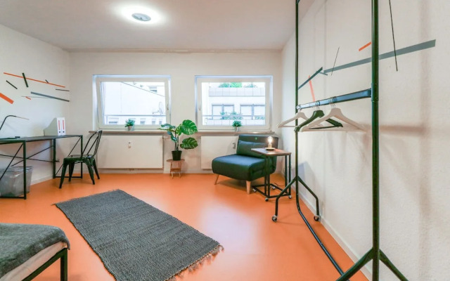Sunny hostel room for 3