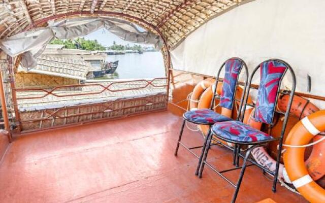 1 BHK Houseboat in Pallathuruthy, Alappuzha, by GuestHouser (25F4)