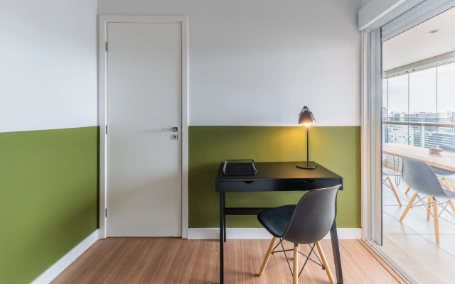 Apartamento com varanda e ótima localização | Vila Olímpia