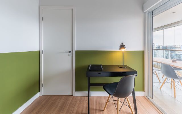 Apartamento com varanda e ótima localização | Vila Olímpia