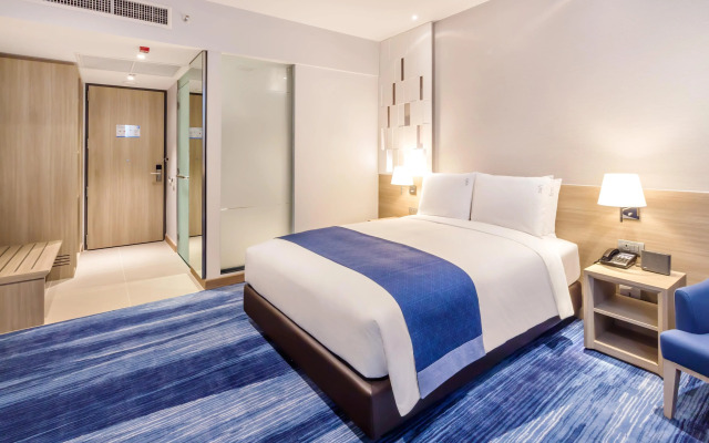 Holiday Inn Express Bangkok Soi Soonvijai by IHG