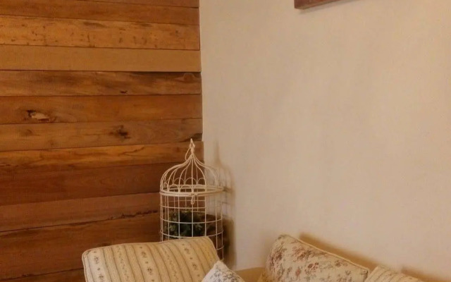 Antique's home