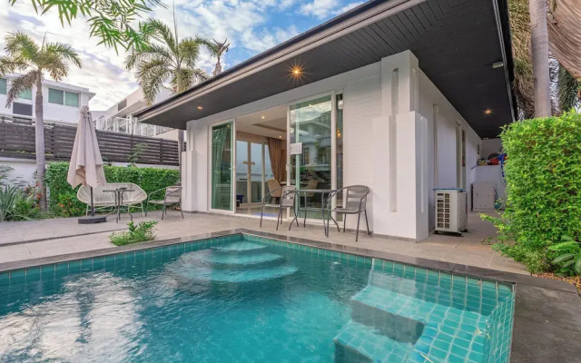 Palm Oasis Pool Villa by Pattaya Holiday