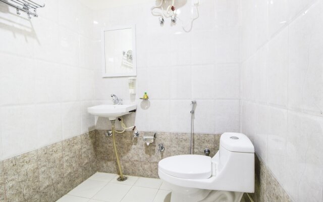 FabHotel Landmark Awadh