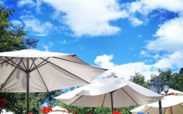 Alpine Lodge and Cafe