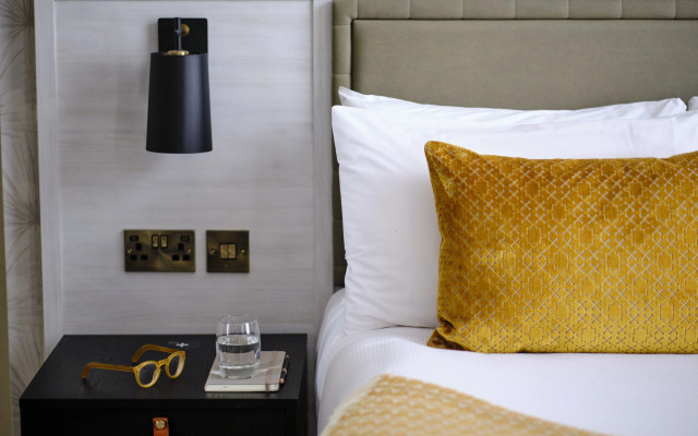 The Clermont London, Victoria