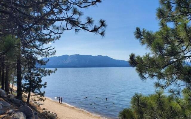 Bluebird Day Inn & Suites