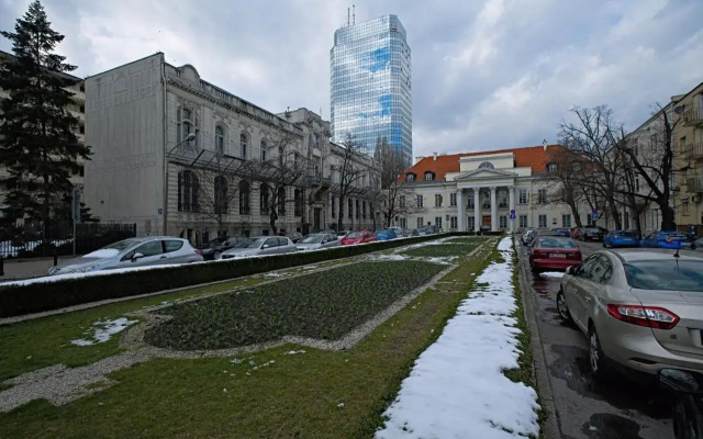 Luxurious 3BR APT Center