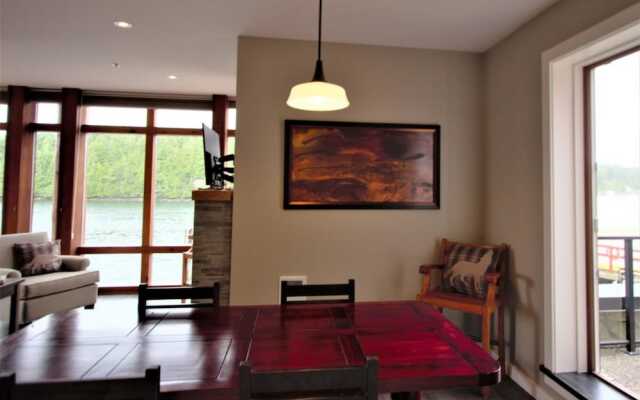 Whiskey Landing Lodge