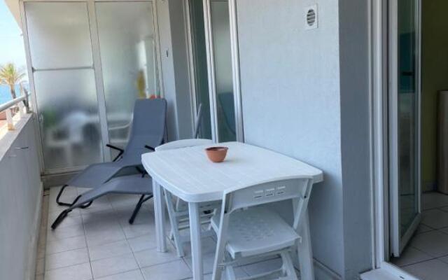 Lumineux 2 Pieces, Terrasse, Garage Prive, En Bord de Mer
