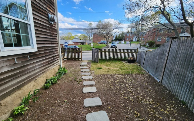 Marblehead Oasis 3 Bedroom Townhouse by RedAwning