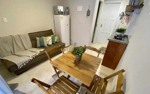 272 - Excelente apto 02 dormitórios em Mariscal