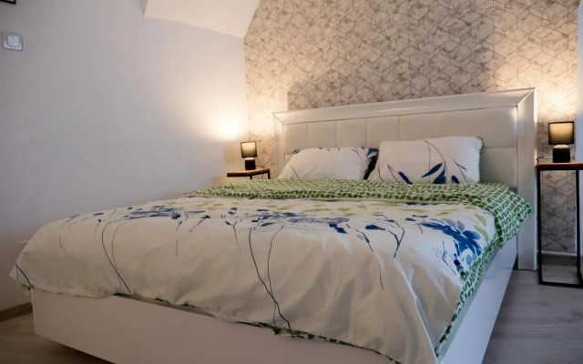Melion Historical Center Apartment