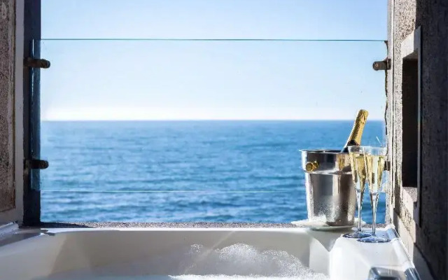 Radisson Acqua Hotel and Spa Concon