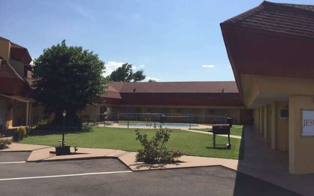 Knights Inn Fairview