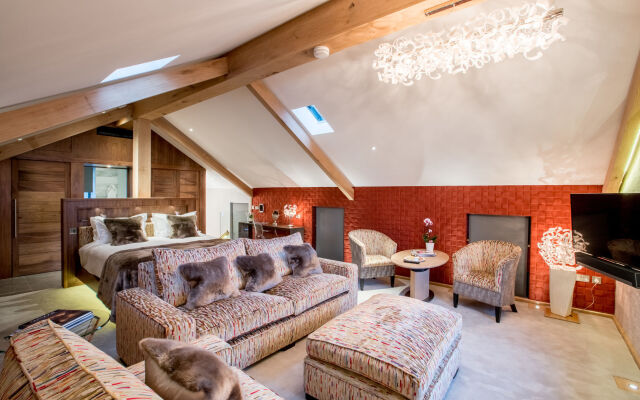 Storrs Hall Hotel