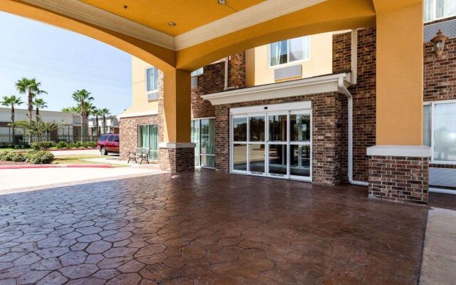 Spark by Hilton Pearland