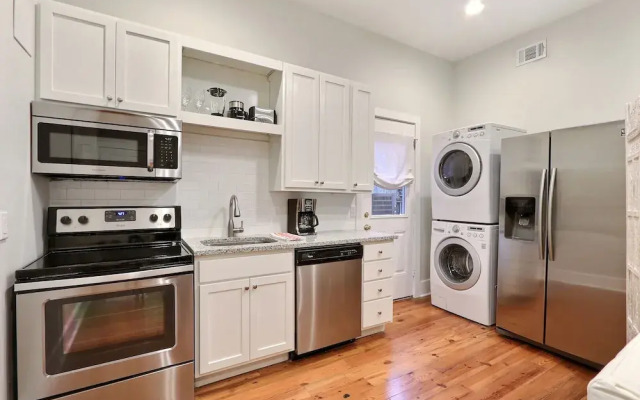 Gallery Stays - Parkside Suite