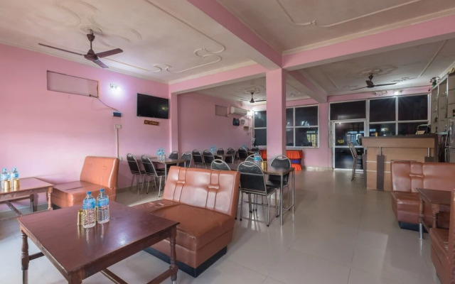 SPOT ON 631 Hotel Highway Plaza