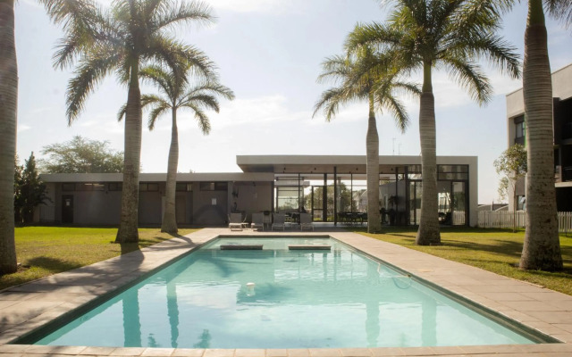 Modern 4 Sleeper Apartment