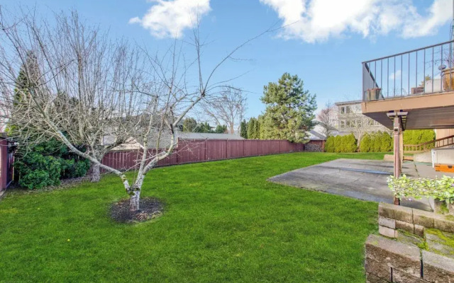 Renton Lakeside Oasis, Lakeview, 4B 2.5B, Spacious