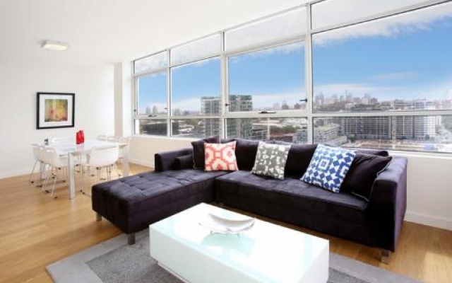 Gadigal Groove - Modern and Bright 3BR Executive Apartment in Zetland with Views – Balcony – Sydney