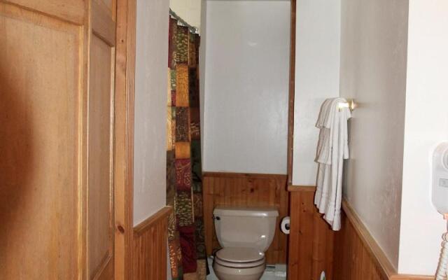 Sara Placid Inn & Suites